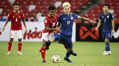 Ramai Rumakiek - Winger Persipura Jayapura ini mampu mencuri perhatian dengan penampilan apik di Piala AFF 2020. Dengan segala kemampuan dan pengalaman yang dimiliki, pemain berusia 19 tahun ini jelas bisa menjadi tumpuan bagi lini depan Timnas Indonesia di Piala AFF U-23 nanti.(AP/Suhaimi Abdullah)