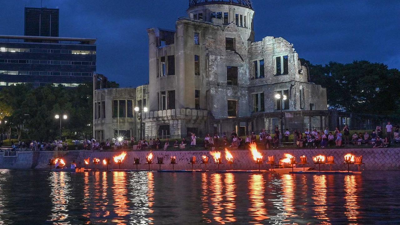 FOTO: 80 Tahun Tragedi Hiroshima, Api Unggun Menyala untuk Perdamaian