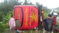 Satu unit bus penumpang Sempati Star mengalami kecelakaan di kawasan Bulu Cina Sigambal, Rantau Prapat, Labuhanbatu, Sumatera Utara (Sumut). (Liputan6.com/Reza Efendi)