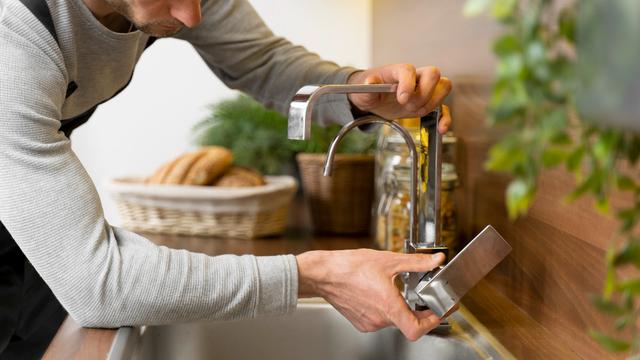 Ilustrasi penyaringan air bersih