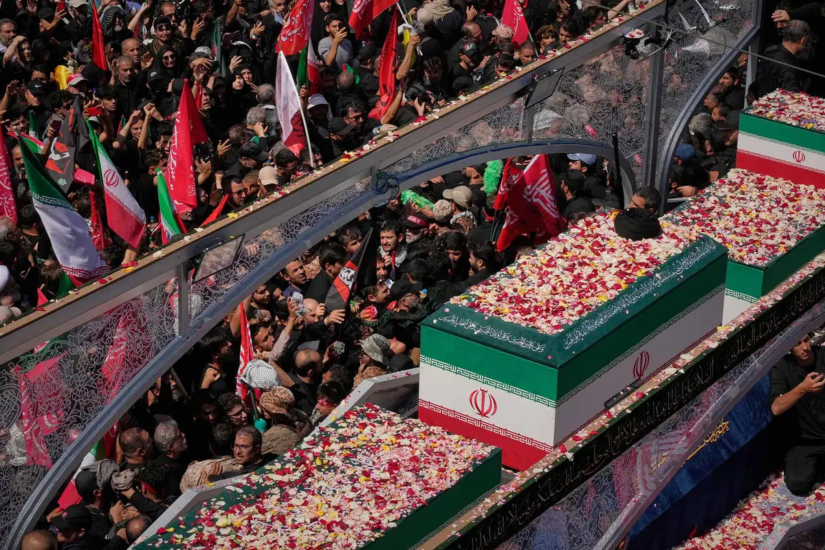 Jutaan Pelayat Antar Ali Khamenei Menuju Peristirahatan Terakhir