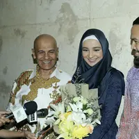 Shireen Sungkar baru saja meraih gelar sarjana fakultas Komunikasi. Lulus memuaskan dengan nilai indeks prestasi kumulatif (IPK) di atas tiga. Istri Teuku Wisnu itu mengaku lega. (Galih W. Satria/Bintang.com)