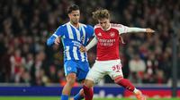 Max Dowman berduel dengan Charalampos Kostoulas di laga Arsenal vs Brighton, Kamis (30/10/2025) (AP Photo/Kin Cheung)