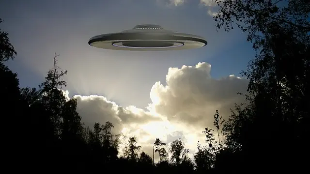 Penculikan oleh alien (4)