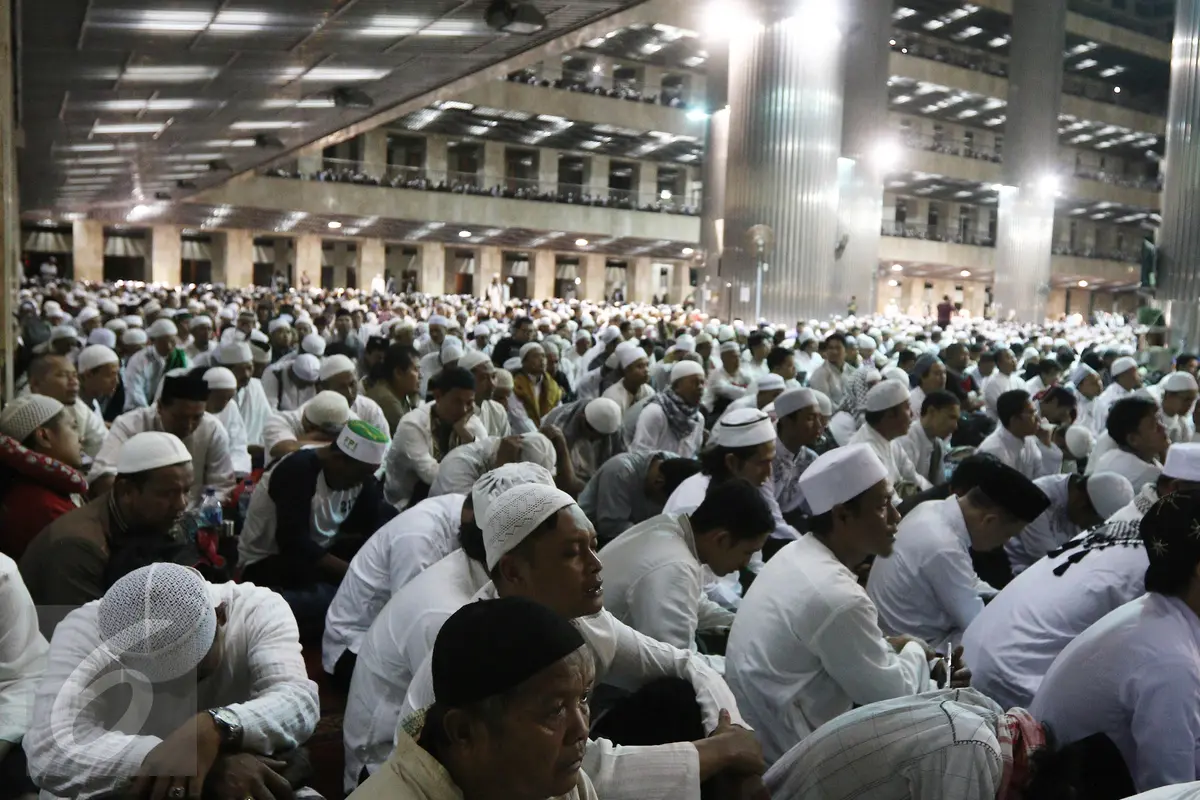 Meningap, Peserta Aksi 112 Berkumpul Di Istiqlal
