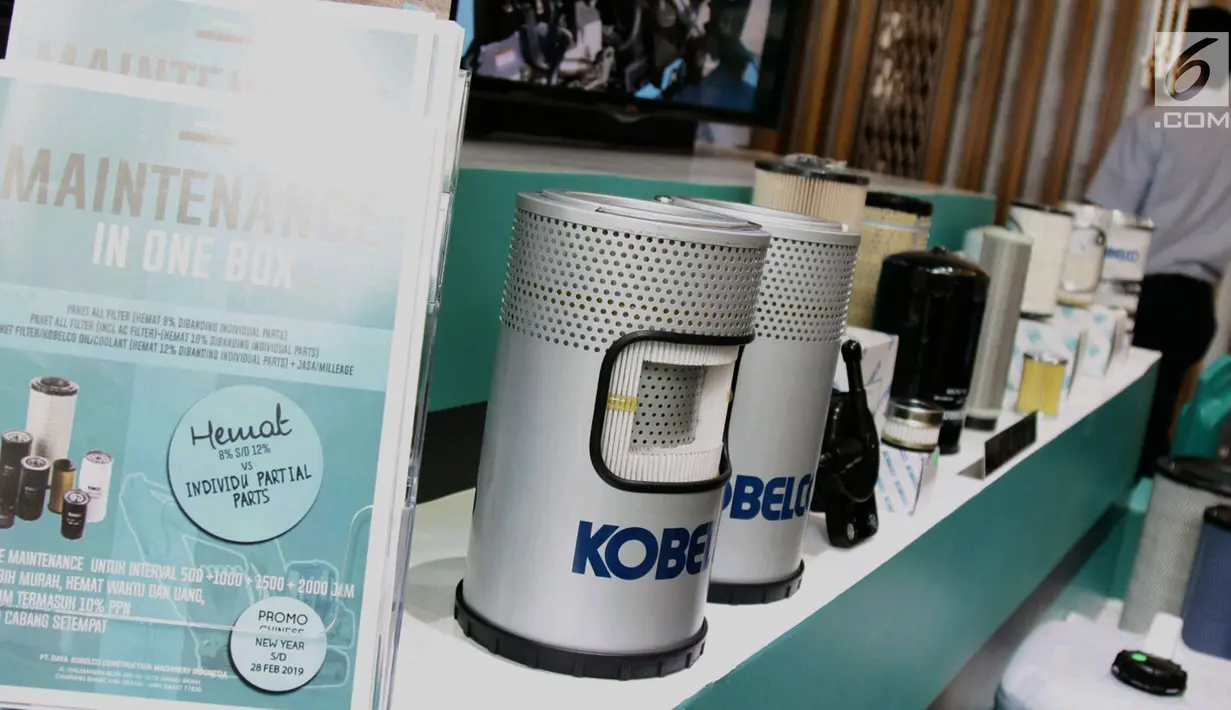 Aneka alat berat yang dipajang dari produk Kobelco di Jakarta, Jumat (15/2). Pameran ini bertujuan untuk memenuhi kebutuhan sektor kehutanan, pertanian, pertambangan dan konstruksi di Indonesia. (Liputan6.com/Faizal Fanani)