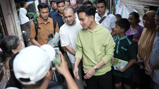 Raffi Ahmad mendampingi Gibran Rakabuming Raka