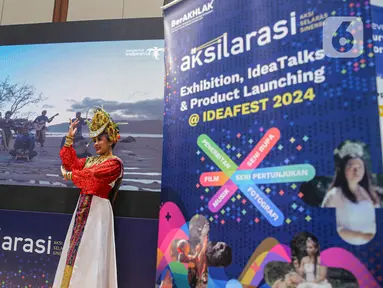 Penari saat tampil pada Peluncuran Produk Aksi Selaras Sinergi (AKSILARASI) dalam ajang IdeaFest 2024 di JCC, Senayan, Jakarta, Jumat (27/9/2024). (Liputan6.com/Angga Yuniar)