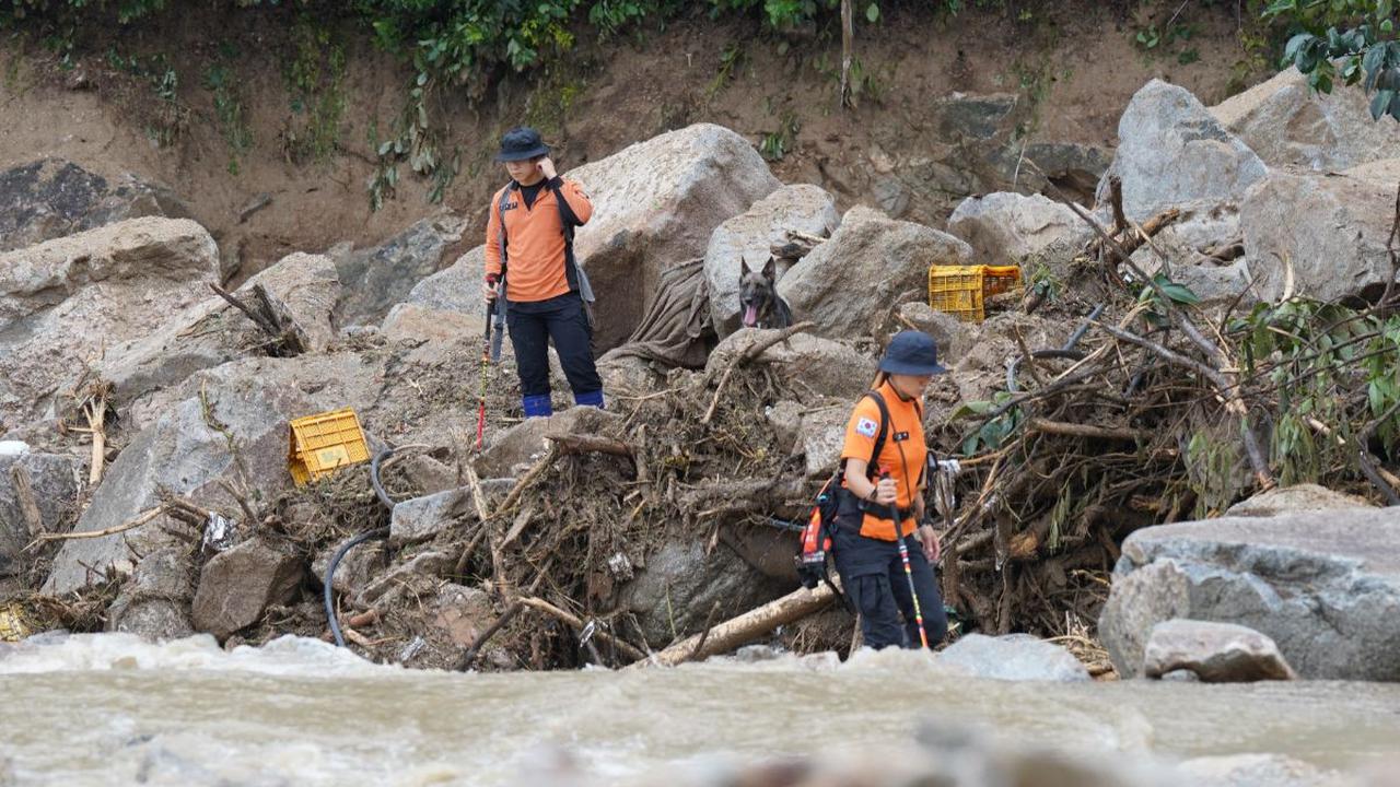 Para ilmuwan mengeluarkan peringatan terkait frekuensi dan intensitas hujan yang meningkat di seluruh Asia Timur. Menurut mereka kondisi itu dipengaruhi akibat perubahan iklim sehingga menyebabkan cuaca yang sangat ekstrem.