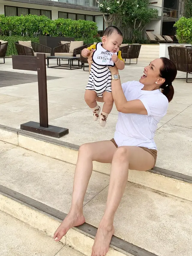 Potret Kebersamaan Fitri Salhuteru dan Anak Nikita Mirzani, Dekat Banget