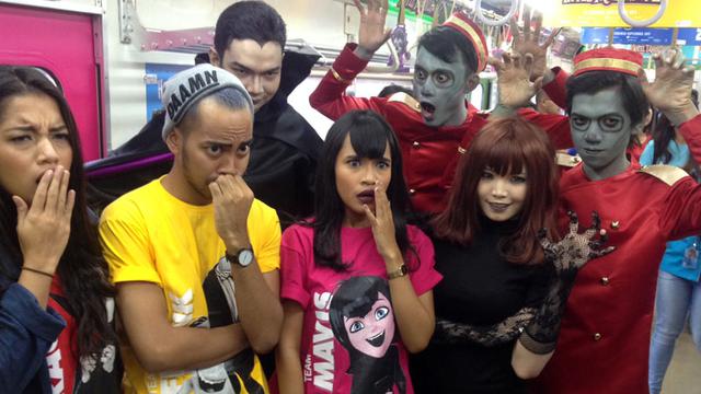 Gac The Overtunes Promosikan Film Hotel Transylvania 2 Di Kereta Showbiz Liputan6 Com Transylvania 2 pencurimovie, hotel transylvania 2 pencuri movie, kollysub hotel transylvania 2, hotel transylvania 2 curimovie, hotel transylvania 2 movisubmalay official, hotel transylvania 2 trailer: liputan6 com