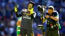 Ekspresi kiper Arsenal, Petr Cech, setelah Community Shield 2015 di Stadion Wembley, Inggris. Minggu (2/8/2015) malam WIB. (Reuters/Darren Staples