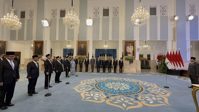 Presiden Prabowo Subianto melantik 6 Duta Besar (Dubes) Luar Biasa dan Berkuasa Penuh (LBBP) di Istana Negara, Jakarta, Jumat (19/12/2025).
