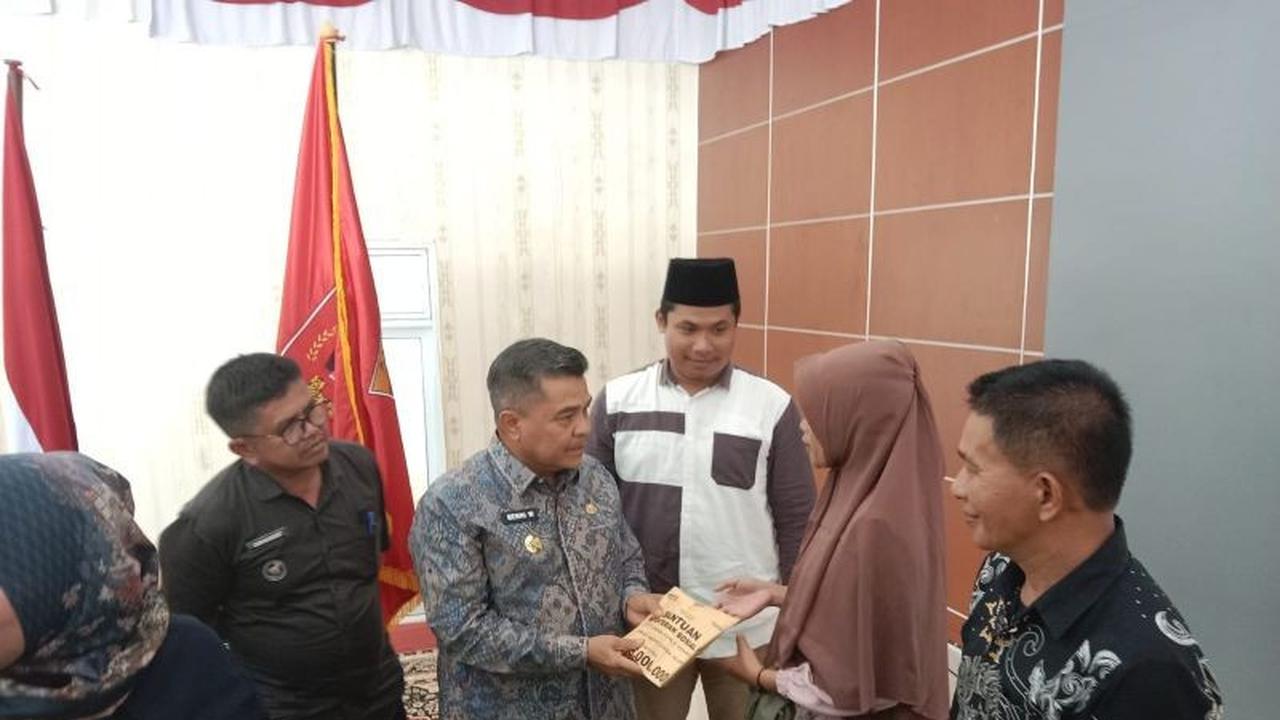 Kemensos Salurkan Bantuan Sosial Rp11,7 Miliar untuk Korban Bencana Hidrometeorologi di Agam