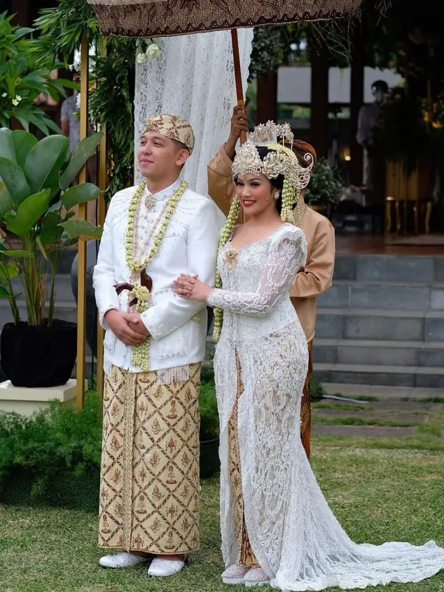 Potret Akad Nikah Yura Yunita dan Donne Maulana. (Sumber: Instagram/ayungberinda)