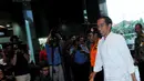 Presiden RI, Joko Widodo mendatangi kantor pusat Badan SAR Nasional di Jakarta, Senin (29/12/2014). Didampingi Kepala Basarnas Marsdya TNI F Henry Bambang Sulistyo, Presiden Jokowi bersiap memberikan sejumlah keterangan. (Liputan6.com/Faisal R Syam)