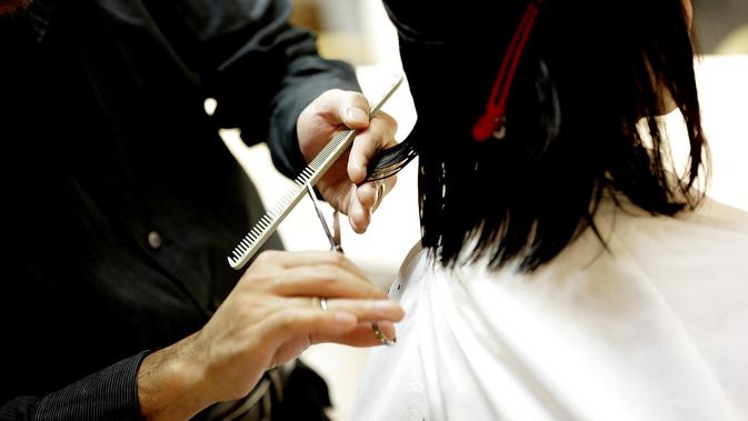 Ini Alasan Mengapa Banyak Perempuan Langsung  Potong Rambut  