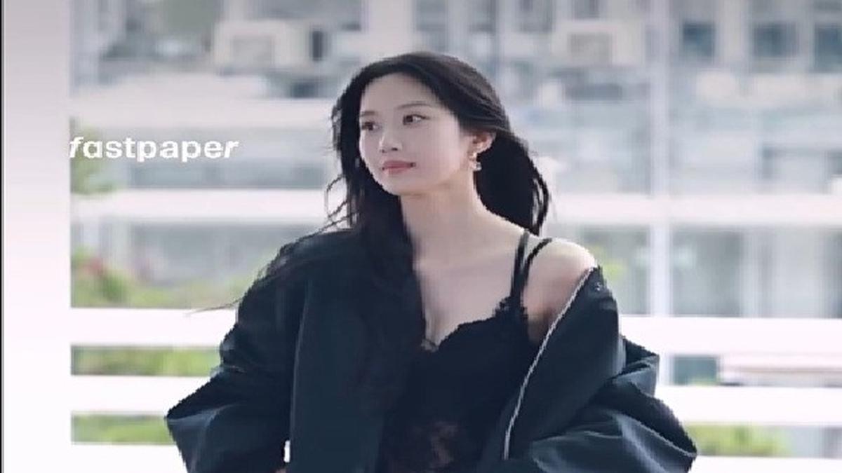 Terbang ke Jakarta, Moon Ga Young Bikin Sensasi dengan Pakai Lingerie di Bandara Incheon
