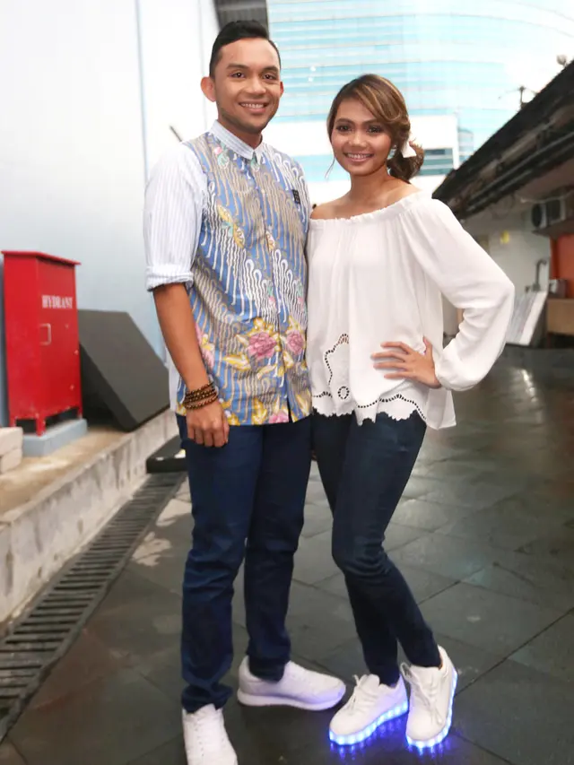 [Fimela] Dari Sesama Peserta Hingga Juri, Ini 7 Pasangan Artis yang Cinlok di Ajang Dangdut Indosiar
