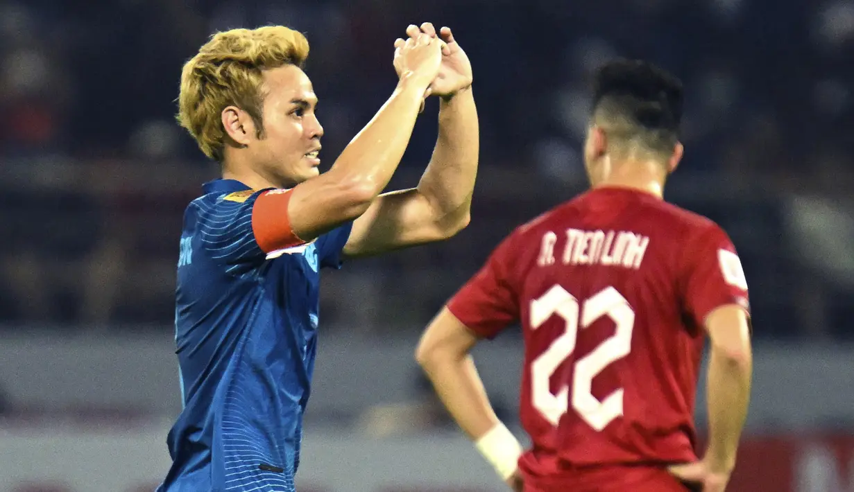Theeraton Bunmathan menjadi pahlawan setelah gol semata wayangnya sukses mengantarkan Thailand mengunci gelar juara Piala AFF 2022. (AP Photo/Kittinun Rodsupan)