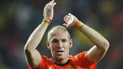 Selebrasi striker Belanda Arjen Robben seusai berakhirnya laga perempat final PD 2010 lawan Brasil di Nelson Mandela Bay Stadium, Port Elizabeth, 2 Juli 2010. Belanda unggul 2-1. AFP PHOTO / PIERRE-PHILIPPE MARCOU 