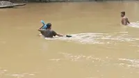 Rela Berenang Demi Akad Nikah, Kisah Penghulu Ahad Nasution Tembus Derasnya Sungai Pasaman