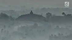 Pemandangan Candi Borobudur saat pagi hari dari Punthuk Setumbu, Magelang, Jawa Tengah, Jumat (19/10). Dari Punthuk Setumbu tempat ini wisatawan bisa melihat kemegahan Candi Borobudur. (Liputan6.com/Herman Zakharia)
