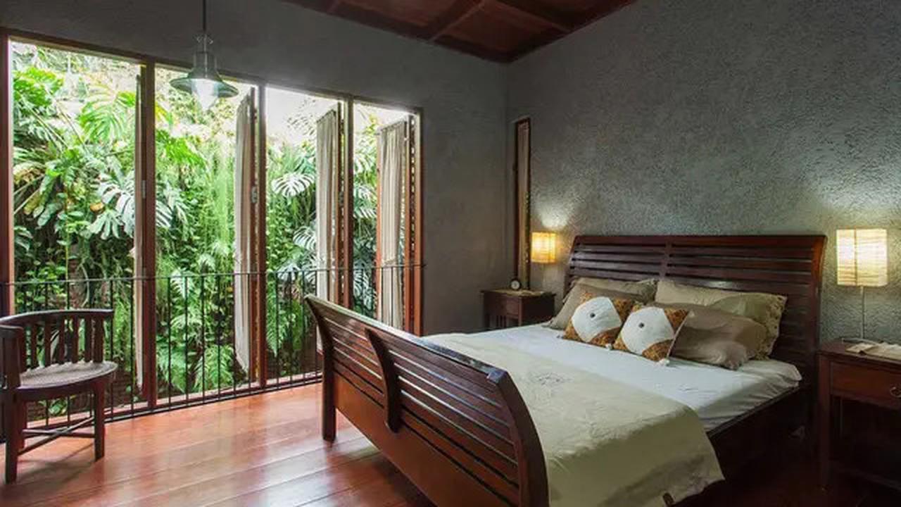 5 Ide Desain Cat Tembok Motif untuk Kamar yang Estetik dan Elegan