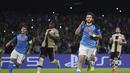 Penyerang Napoli, Khvicha Kvaratskhelia berselebrasi usai mencetak gol ke gawang Ajax pada pertandingan lanjutan grup A Liga Champions di stadion Diego Armando Maradona di Naples, Italia, Rabu, 12 Oktober 2022. Dengan kemenangan ini, Napoli berhasil lolos ke babak 16 besar Liga Champions. (Alessandro Garofalo/LaPresse via AP)