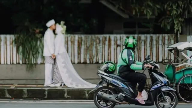 6 Momen Apes saat Foto Prewedding Ini Bikin Calon Pengantin Senyum Tipis