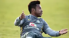 Penyerang Timnas Brasil Robinho tengah berlatih pada 30 Juni 2011 di Campana, Argentina, dalam persiapan menuju Copa America. AFP PHOTO/ANTONIO SCORZA