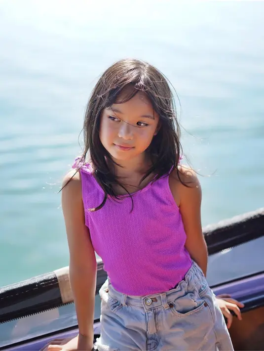 Gempi yang kini berusia 7 tahun sudah mulai pandai berpose. Sesi foto pun dimulai. [Instagram @gadiiing]