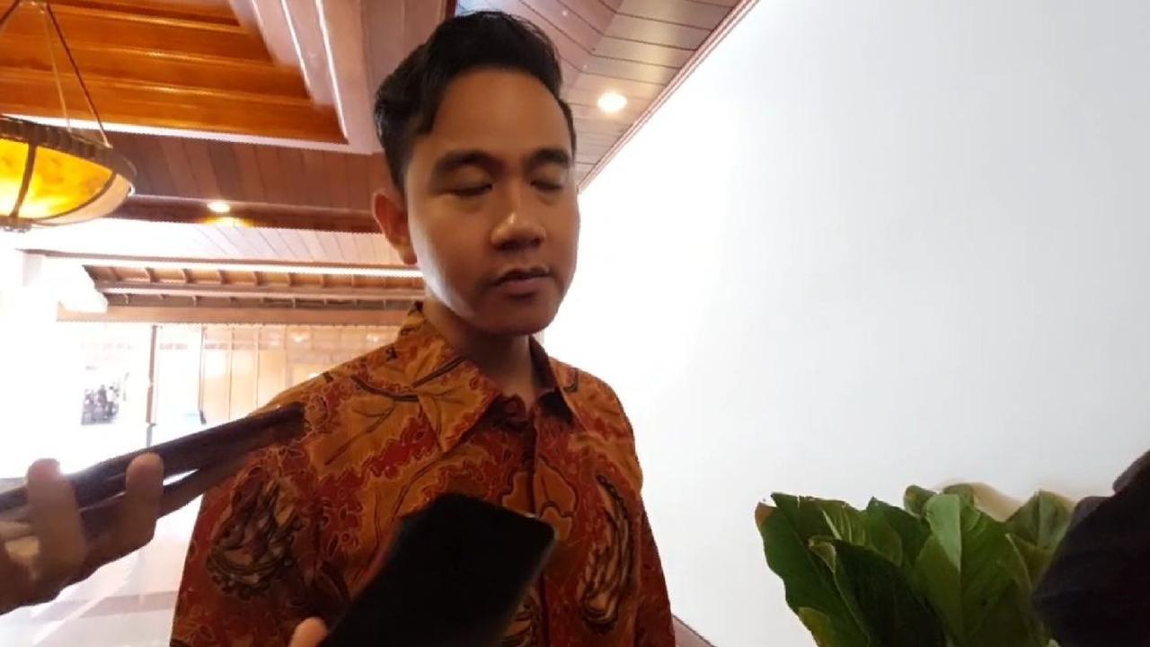Gibran juga mengaku belum sempat memantau jalannya sidang hari ini.