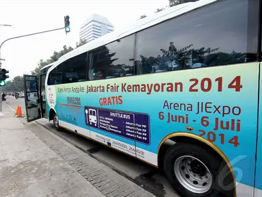  Sebuah bus sengaja disiapkan pihak Jakarta International Expo (JIExpo) Kemayoran, Jakarta, Rabu (11/6/2014) (Liputan6.com/Faizal Fanani)