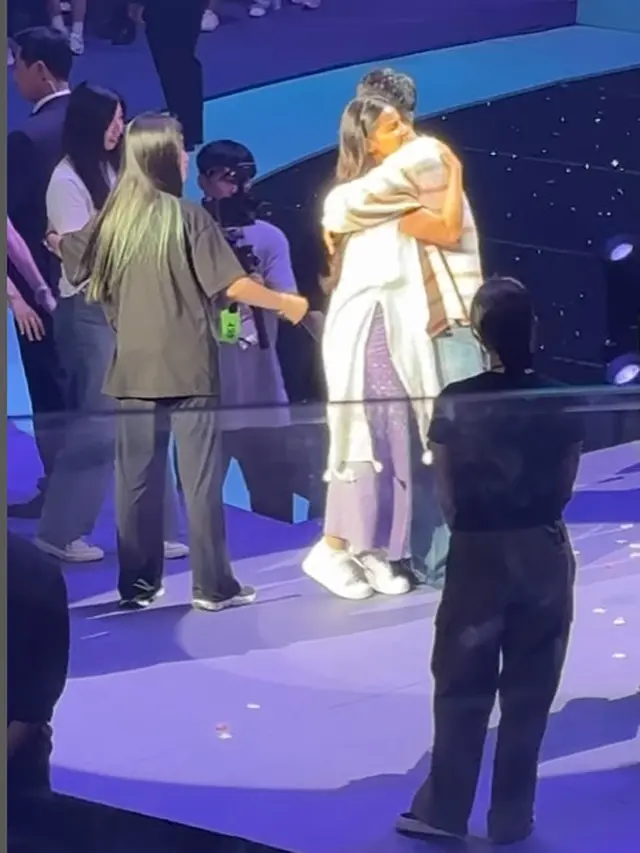 Adu Gaya Reisa Broto Asmoro dan Yunita Siregar yang Kesampean Peluk Jin BTS Usai Wamil