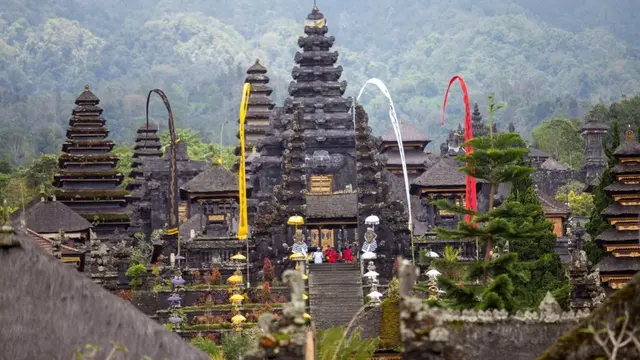 Pura Besakih Bali selesai ditata dengan total menelan anggaran Rp 911 miliar. Pura Besakih merupakan tempat ibadah yang sangat disucikan oleh umat Hindu di seluruh Indonesia. (Dok Kementerian PUPR)