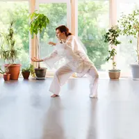 Meditasi Bergerak ala Tai Chi Walking, Cara Lembut untuk Awet Muda./Copyright depositphotos.com/ulzainbox.ru