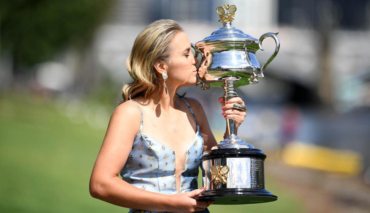 Kenin terpilih berkat keberhasilannya meraih titel grand slam pertama di Australia Terbuka, serta menjadi finalis di Prancis Terbuka. (Photo by Manan VATSYAYANA/AFP)