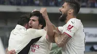 Sandro Tonali dari AC Milan, tengah, merayakan gol 1-2 pada pertandingan sepak bola Serie A antara Hellas Verona dan AC Milan di Stadion Marcantonio Bentegodi, Verona, Italia, Minggu 8 Mei 2022. (Paola Garbuio/LaPresse via AP)