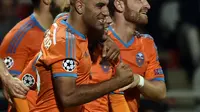 Chelsea dan MU Bidik Gelandang Botak Valencia