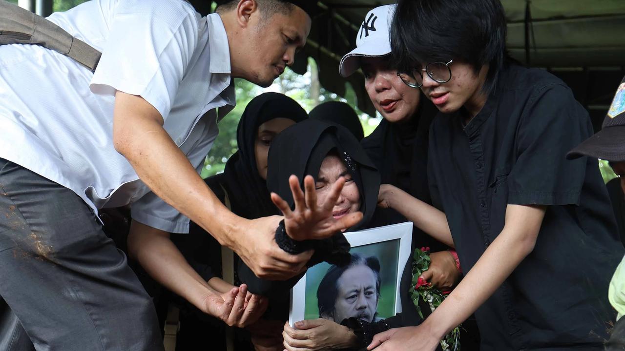 FOTO: Perpisahan Mengharukan Epy Kusnandar Ikon Kang Mus yang Dicintai Publik