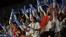 Para suporter saat menyaksikan turnamen BCA Indonesia Open Superseries Premier 2015 di Gelora Bung Karno, Jakarta, Selasa (2/6/2015). Sony menang dengan skor 17-21, 21-13, 21-2. (Liputan6.com/Andrian M Tunay)