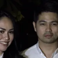 Belakangan ini Kartika Putri dikabarkan dekat dengan pria bule yang terlihat dari foto-foto di media sosial. Meskipun tidak mengakui foto tersebut, Kartika Putri mengaku memang menyukai pria-pria metroseksual yang terlihat bersih.