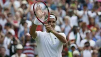 MELENGGANG - Roger Federer melenggang ke babak ketiga Wimbeldon 2015. ( REUTERS/Stefan Wermut)
