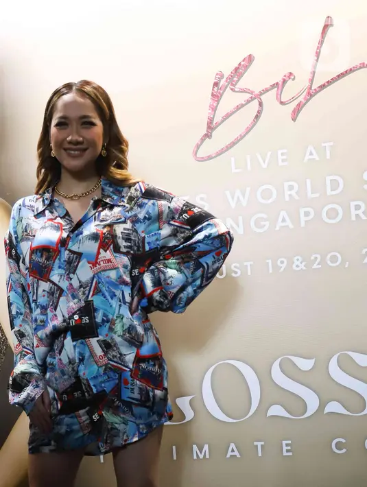 Penyanyi sekaligus bintang film Bunga Citra Lestari (BCL) berpose usai konferensi pers BCL Blossom Intimate Concert di kawasan Gunawarman, Jakarta Selatan, Selasa (5/7/2022). BCL menjelaskan, pada konser ini ia akan bekolaborasi dengan beberapa musisi Tanah Air, seperti Alvin Jo dan Ariel NOAH. (Liputan6.com/Herman Zakharia)