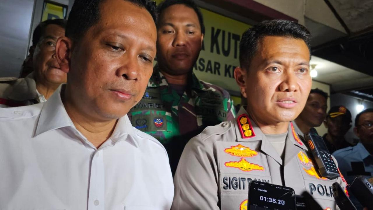 Polisi segera menginvestigasi serangan diduga dilakukan kelompok preman terhadap pedagang dan merusak los/kios di Pasar Kutabumi.