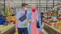 Kisah Inspiratif, 6 Artis yang Setia Menemani Istri Belanja di Pasar