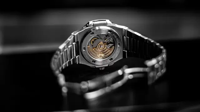 Bedakan Jam Tangan Patek Asli atau Palsu/ Sumber: Unsplash by Diniy Salleh