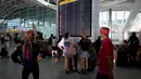 <p>Sejumlah penerbangan dari Bandara Internasional Ngurah Rai, Denpasar, Bali dibatalkan setelah gunung berapi Lewotobi Laki-Laki kembali erupsi dan melontarkan kolom abu setinggi ribuan meter. (SONNY TUMBELAKA/AFP)</p>