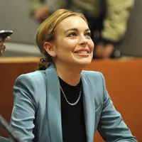 “Serangan apapun tidak akan membuat saya berhenti untuk membantu meringankan penderitaan para korban, mereka (korban) sangat butuh pertolongan kita,” ucap Lindsay Lohan. (AFP/Bintang.com)